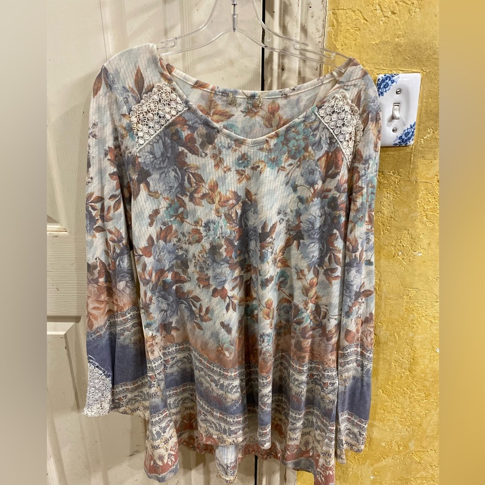 🌸XL Top no tags